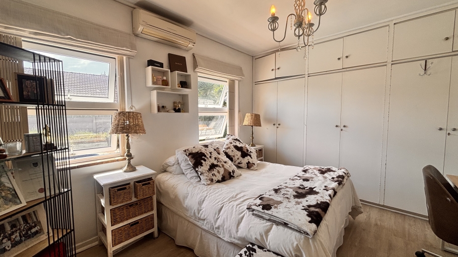 4 Bedroom Property for Sale in Kirstenhof Western Cape